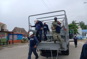 Personal de la Armada de México realiza recorridos preventivos y coordina acciones con autoridades de Protección Civil ante el huracán “Trudy”, mientras se mantienen restricciones a la navegación en distintos puertos para salvaguardar la seguridad de la población.