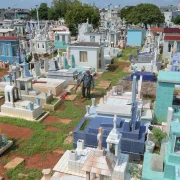 Visitantes en panteones por Día de Muertos Centro prepara operativo de 36 horas
