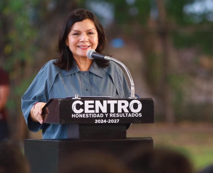 Yolanda Osuna se registra