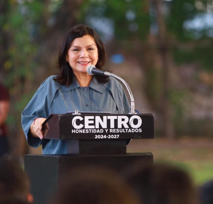 Yolanda Osuna se registra
