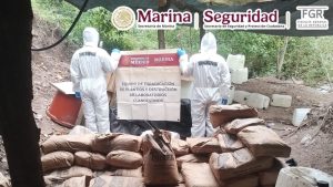 Aseguran 1.3 toneladas de metanfetaminas en Durango. Elementos de la Marina, la SSPC y la FGR desmantelaron un laboratorio clandestino en la comunidad de Carrictos, donde también decomisaron precursores químicos y equipo utilizado para la elaboración de drogas sintéticas.